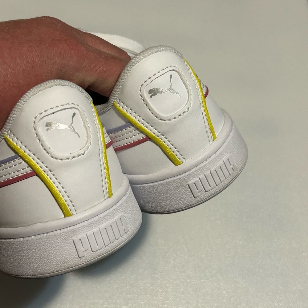 Puma White Low-Top Sneakers with Subtle Purple Accent - Picture 4 of 6
